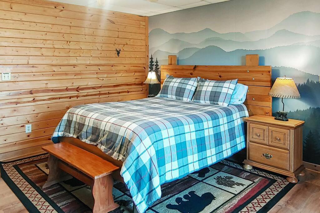 Four Private Suites - Hot Tub - Arcade - Fast Wi-Fi - One Minute To Parkway Fun Pigeon Forge Bagian luar foto