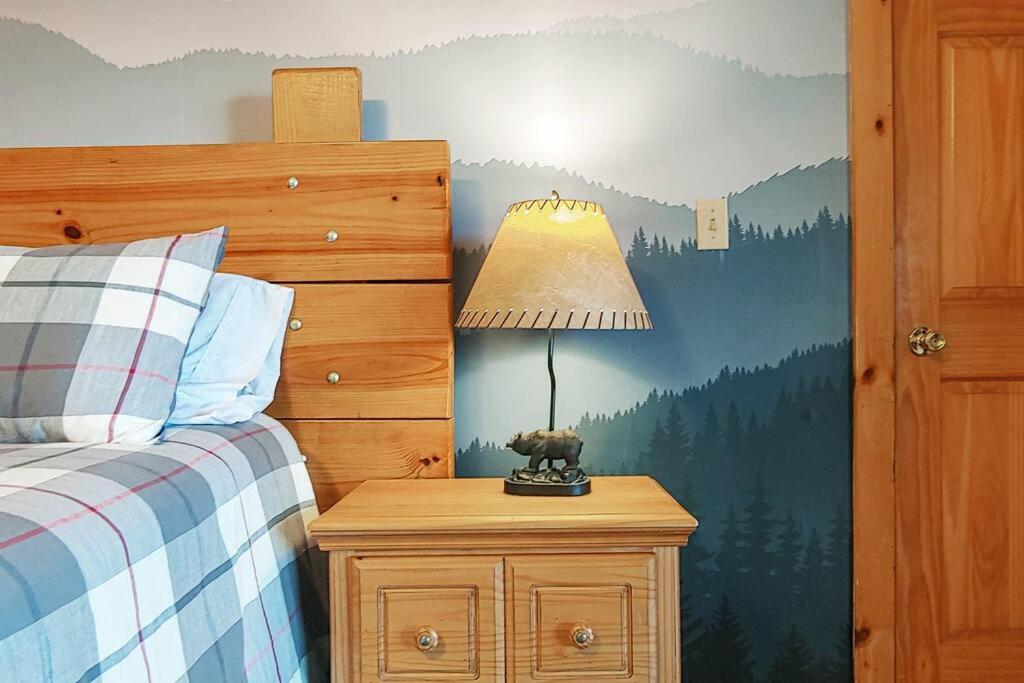 Four Private Suites - Hot Tub - Arcade - Fast Wi-Fi - One Minute To Parkway Fun Pigeon Forge Bagian luar foto